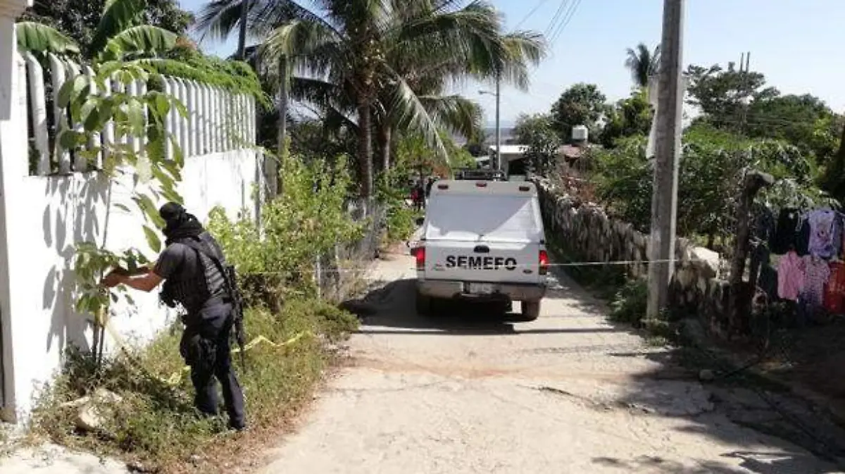 Acapulco - fosa clandestina en la colonia navidad